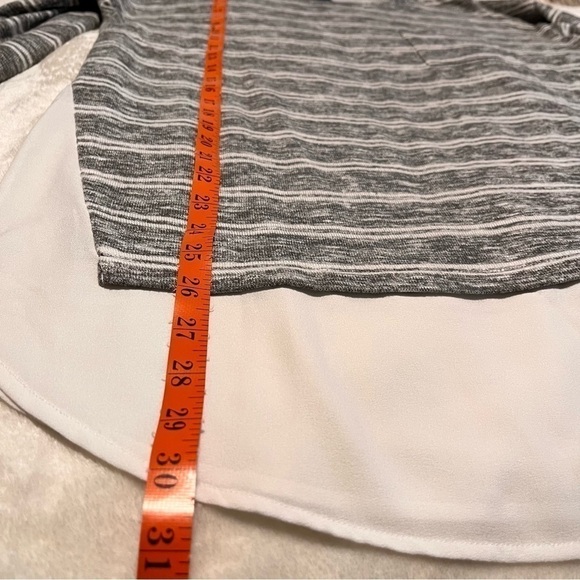 Design History grey light knit stripped top size medium - Picture 12 of 12
